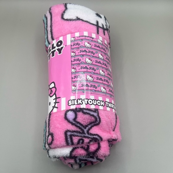 HELLO KITTY Sanrio 2pc Travel CLOUD Pillow & matching Silk Touch Fleece Blanket - Picture 5 of 8